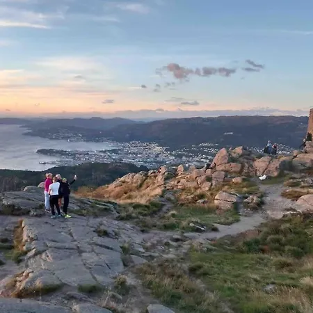 Luxury & Modern By The Ocean