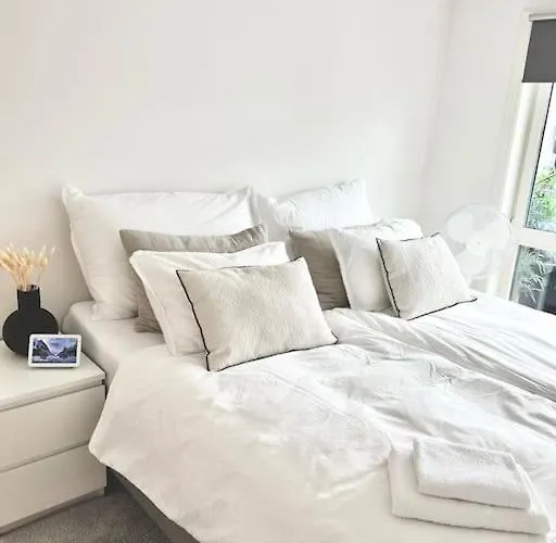 Luxury & Modern By The Ocean برغن